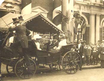 The Prince and Princess of Wales (later King George V and Queen Mary) arrive to open the Society's headquarters, which was formerly the old Kennington Town Hall building. The Society always benefited from the support and patronage of the Royal Family.