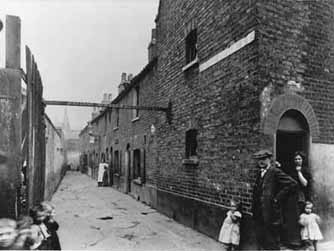 19th century London was a city of great contrasts. People from the wealthy areas were always aware of 'the other side of life' in the impoverished East End. 'Little Britain' was a term used to describe people and places that were seen as typical of working-class life. 